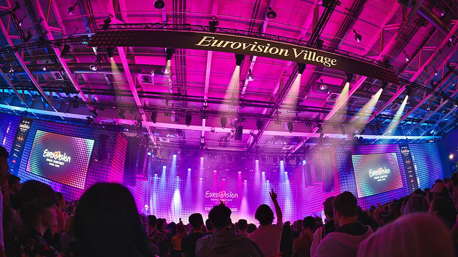 Yellow: 600-Meter-Banner für Eurovision Village