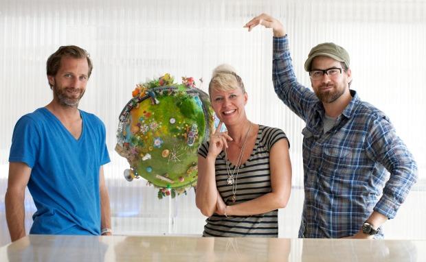 TBWA\ Zürich: Eine bunt dekorierte Kugel will Kinder verzaubern