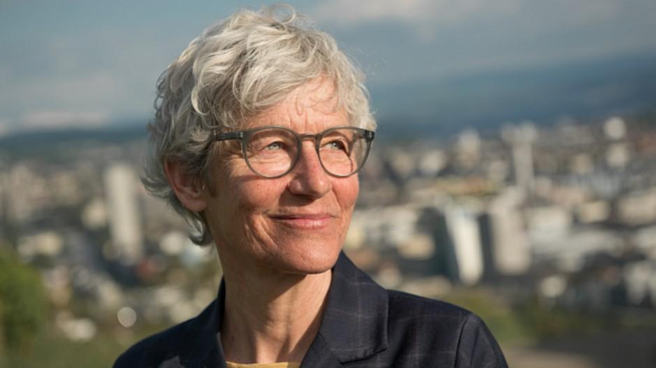 Von SRF in die Privatwirtschaft: Barbara Bürer zügelt den Telefontalk ins «Kosmos»
