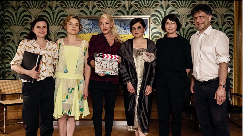 C-Films: Bestsellerautorin besucht die Dreharbeiten