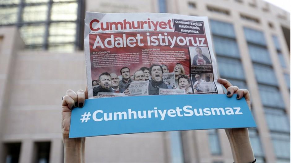 Cumhuriyet: Chefredaktor kritisiert vor Gericht monatelange U-Haft