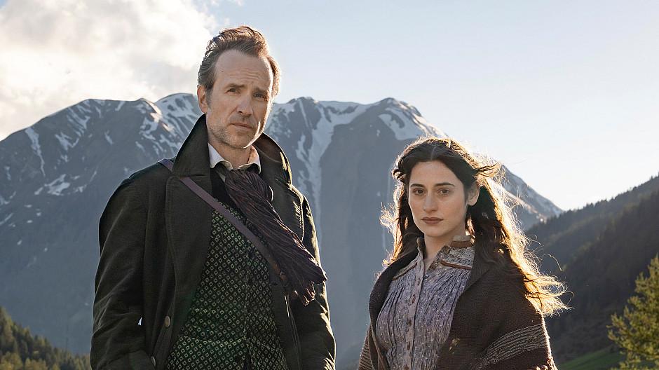 Sherlock Holmes: Drehstart mit Rafe Spall und Deleila Piasko