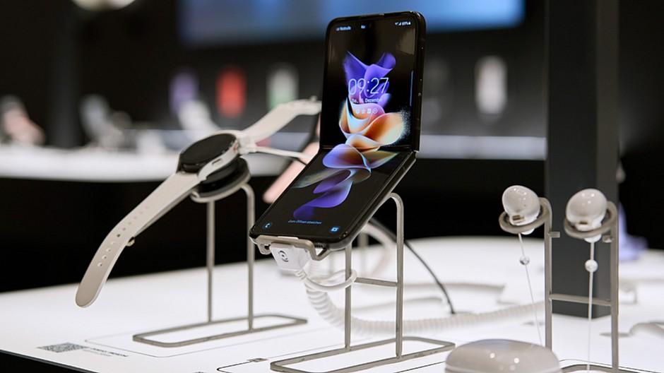 Sir Mary: Erlebniswelt für faltbare Smartphones