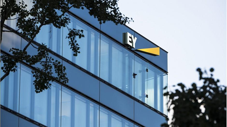 Inside Paradeplatz: Ernst & Young verklagt den Finanzblog