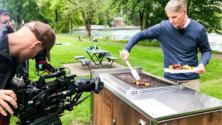 SRF: Franz Fischlin lädt zum «Talk am Grill»