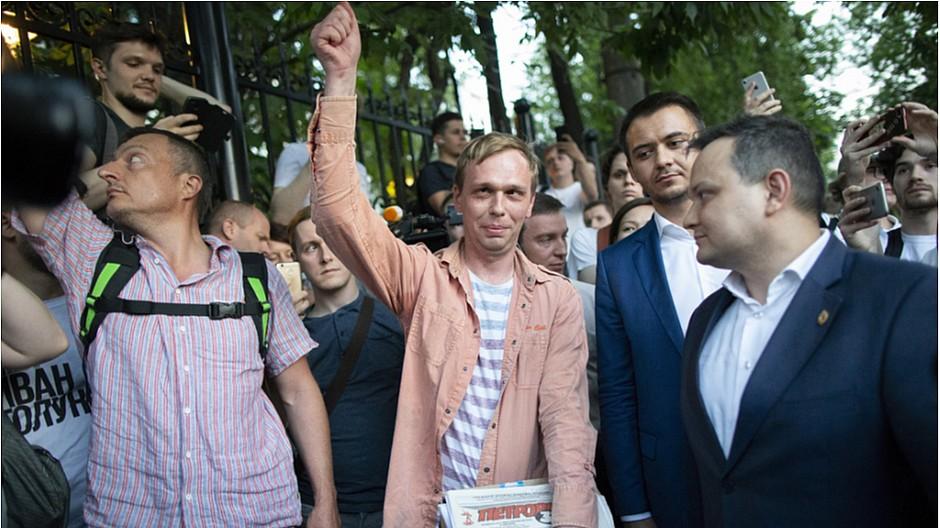 Fall russischer Enthüllungsjournalist: Fünf frühere Polizisten festgenommen