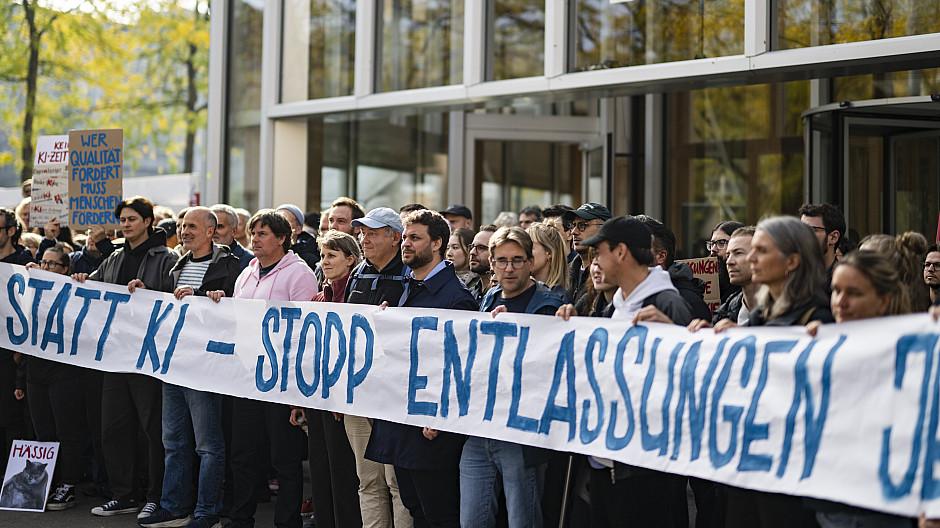 Tamedia: 400 Personen protestieren gegen Abbau