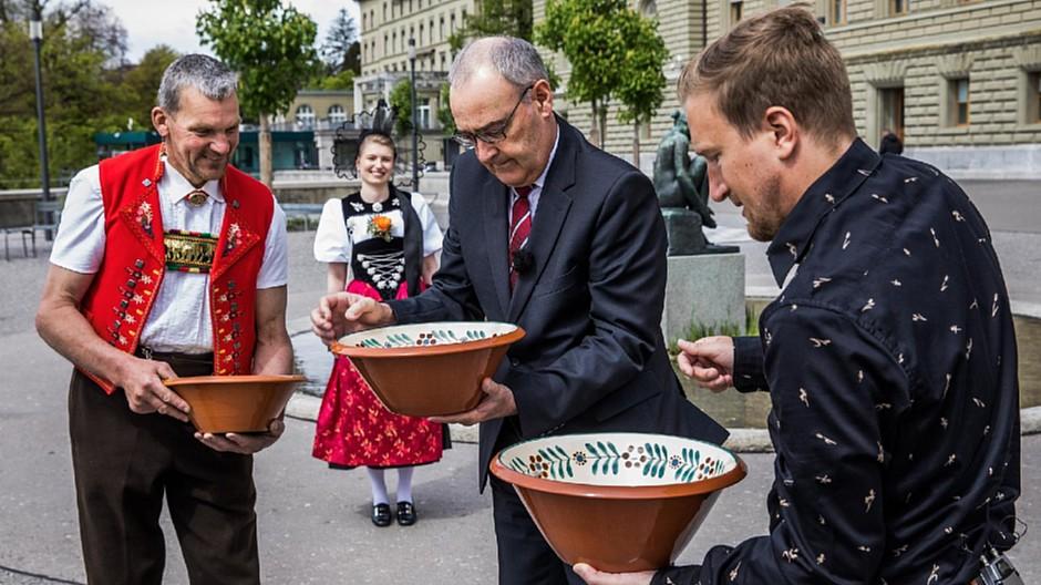 SRF: Guy Parmelin zu Gast beim «Donnschtig-Jass»