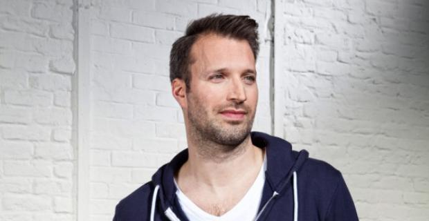 KISS FM Berlin: Radio-Moderator bricht im Studio zusammen und stirbt