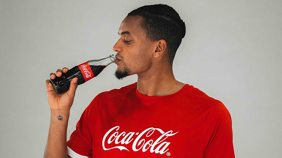 Coca-Cola Schweiz: Manuel Akanji wird Markenbotschafter