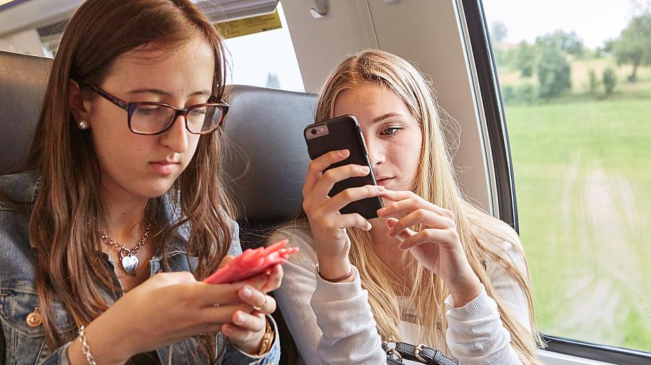 Soziale Medien: Mehrheit für ein Mindestalter