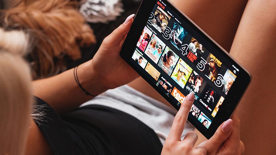 Netflix: Menschenmengen werden mit KI generiert