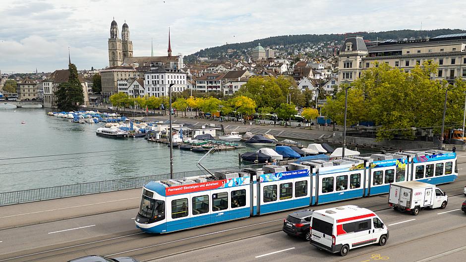Edelweiss: Mexikanisches Tram kurvt durch Zürich