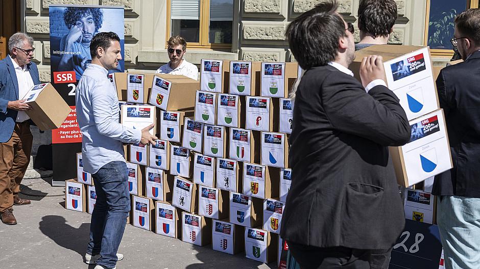 Medienpolitik: Nationalratskommission lehnt Halbierungsinitiative ab
