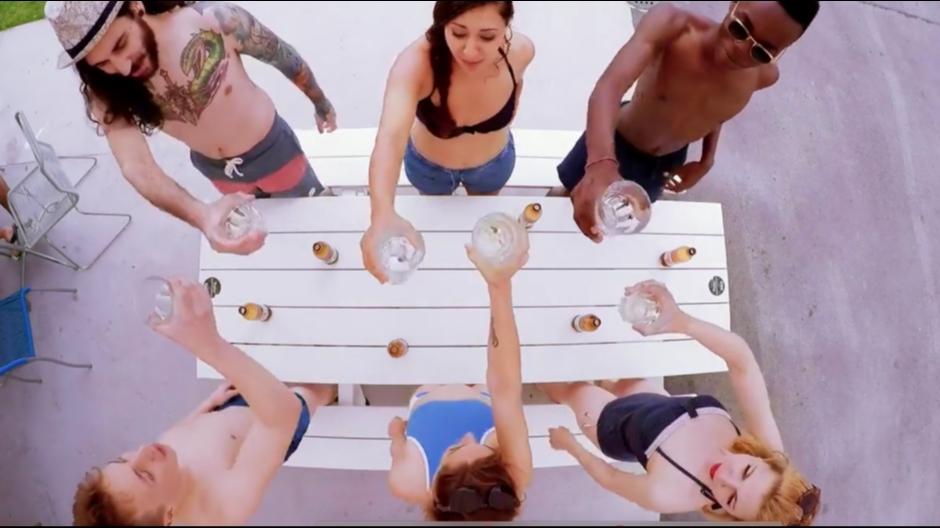 Likemag: Rivella sucht die besten Pool-Choreos
