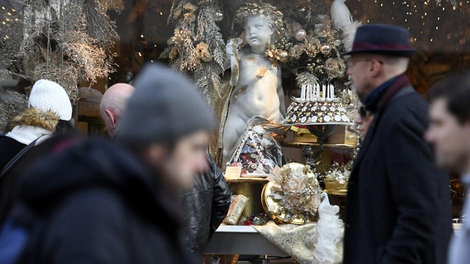 Studie: Schweizer kaufen Weihnachtsgeschenke im Ausland