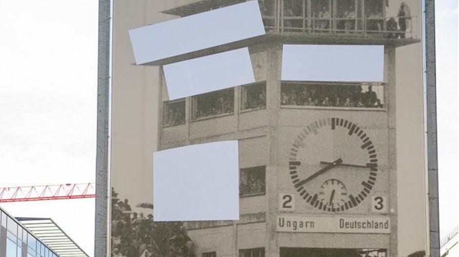 Stade de Suisse: Uefa lässt historisches Plakat überkleben