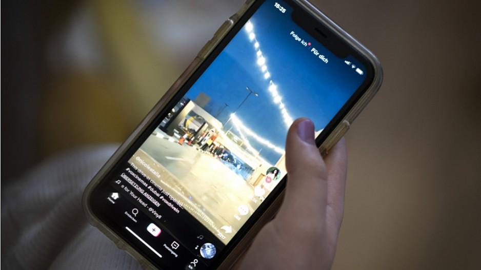 Fake News: Videos täuschen eher als Audios oder Texte